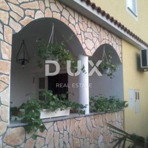 OTOK KRK, ŠILO-kuća sa 5 apartmana
