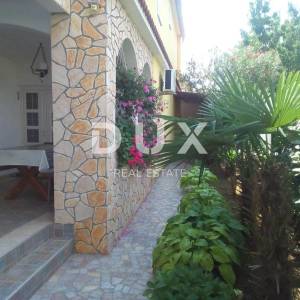 OTOK KRK, ŠILO-kuća sa 5 apartmana