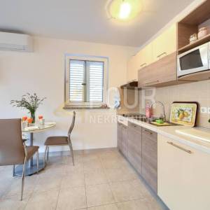 Otok Krk, Šilo, kuća sa 6 apartmana i pogledom na more