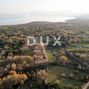 Otok Krk, Šilo -  Očišćeno, ravno poljoprivredno zemljište, buduće građevinsko, 600m do prekrasnih plaža, mora i supermarketa s...