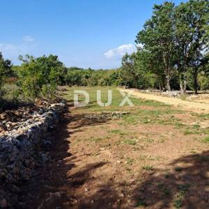 Otok Krk, Šilo -  Očišćeno, ravno poljoprivredno zemljište, buduće građevinsko, 600m do prekrasnih plaža, mora i supermarketa s...