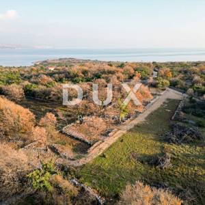 Otok Krk, Šilo -  Očišćeno, ravno poljoprivredno zemljište, buduće građevinsko, 600m do prekrasnih plaža, mora i supermarketa s...