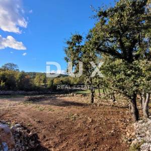 Otok Krk, Šilo -  Očišćeno, ravno poljoprivredno zemljište, buduće građevinsko, 600m do prekrasnih plaža, mora i supermarketa s...
