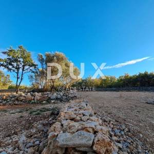 Otok Krk, Šilo -  Očišćeno, ravno poljoprivredno zemljište, buduće građevinsko, 600m do prekrasnih plaža, mora i supermarketa s...