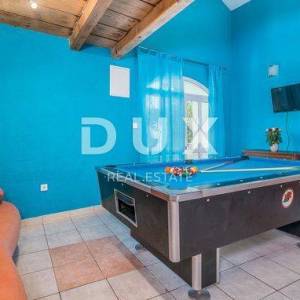 OTOK KRK, ŠILO (OKOLICA) - Dvije kamene kuće sa bazenom