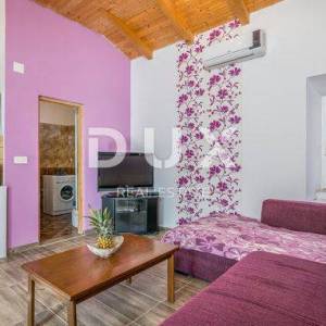 OTOK KRK, ŠILO (OKOLICA) - Dvije kamene kuće sa bazenom