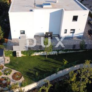 OTOK KRK, šire područje grada Krka – Ekskluzivna vila s bazenom na mirnoj lokaciji