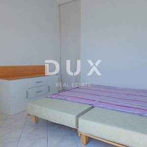 OTOK KRK, SOLINE - Apartman na dvije etaže, krovna terasa, vlastiti parking, samo 60 metara od mora
