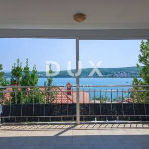 OTOK KRK, SOLINE - Apartman na dvije etaže, krovna terasa, vlastiti parking, samo 60 metara od mora