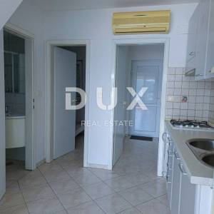 OTOK KRK, SOLINE - Apartman na dvije etaže, krovna terasa, vlastiti parking, samo 60 metara od mora