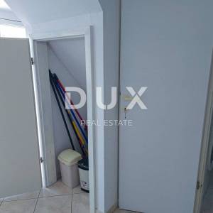 OTOK KRK, SOLINE - Apartman na dvije etaže, krovna terasa, vlastiti parking, samo 60 metara od mora