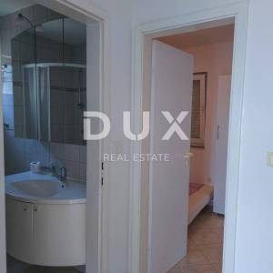 OTOK KRK, SOLINE - Apartman na dvije etaže, krovna terasa, vlastiti parking, samo 60 metara od mora