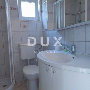 OTOK KRK, SOLINE - Apartman na dvije etaže, krovna terasa, vlastiti parking, samo 60 metara od mora