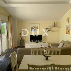 OTOK KRK, SOLINE - Dvosoban apartman prvi red do plaže