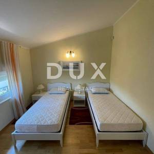 OTOK KRK, SOLINE - Dvosoban apartman prvi red do plaže