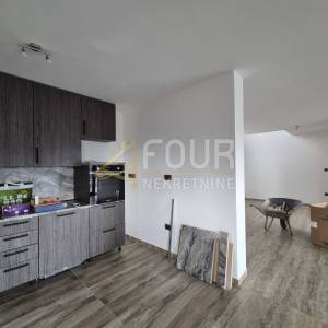 Otok Krk, Soline, novogradnja s bazenom, 240m2 