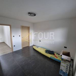Otok Krk, Soline, novogradnja s bazenom, 240m2 