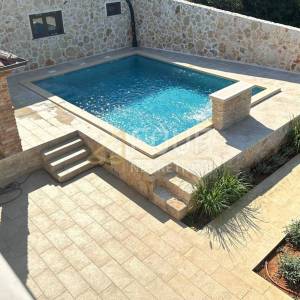 Otok Krk, Soline - okolica, novogradnja s bazenom 149.76m2, konoba