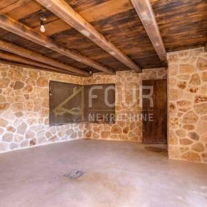 Otok Krk, Soline - okolica, novogradnja s bazenom 149.76m2, konoba