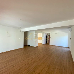Otok Krk, Soline - okolica, samostojeća kuća s bazenom, 230m2