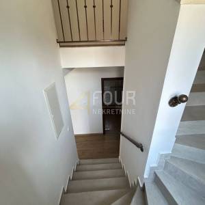 Otok Krk, Soline - okolica, samostojeća kuća s bazenom, 230m2