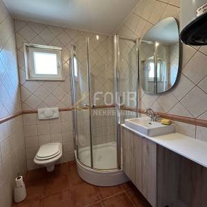Otok Krk, Soline - okolica, samostojeća kuća s bazenom, 230m2