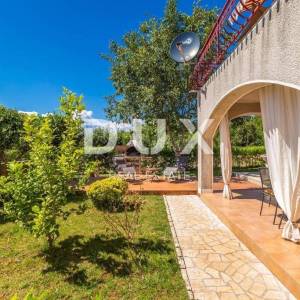 OTOK KRK, ŠOTOVENTO - Samostojeća kuća sa 3 apartmana i pogledom na more