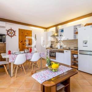 OTOK KRK, ŠOTOVENTO - Samostojeća kuća sa 3 apartmana i pogledom na more
