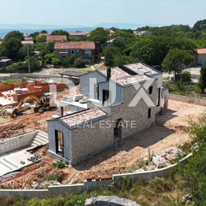 OTOK KRK, unutrašnjost otoka - Luksuzna kuća s bazenom u izgradnji