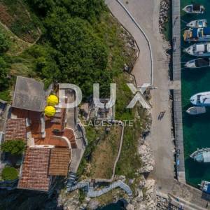OTOK KRK, VRBNIK - Atraktivni kompleks kuća prvi red do mora