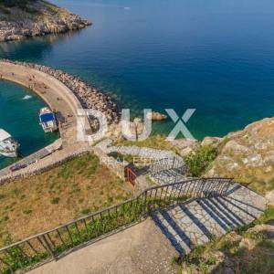 OTOK KRK, VRBNIK - Atraktivni kompleks kuća prvi red do mora