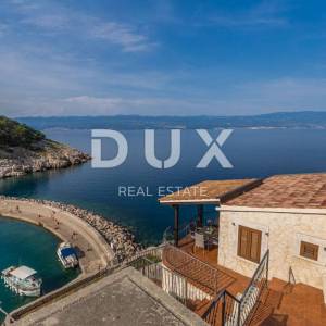 OTOK KRK, VRBNIK - Atraktivni kompleks kuća prvi red do mora