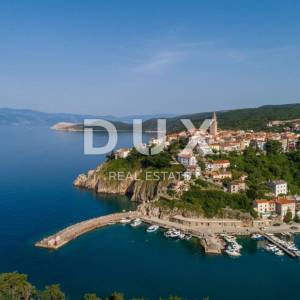 OTOK KRK, VRBNIK - Atraktivni kompleks kuća prvi red do mora