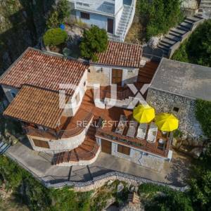OTOK KRK, VRBNIK - Atraktivni kompleks kuća prvi red do mora