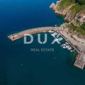 OTOK KRK, VRBNIK - Atraktivni kompleks kuća prvi red do mora