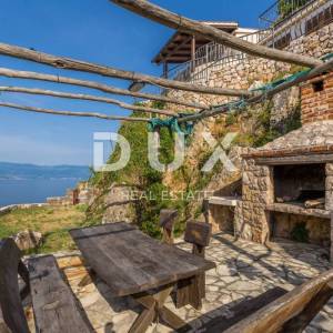 OTOK KRK, VRBNIK - Atraktivni kompleks kuća prvi red do mora