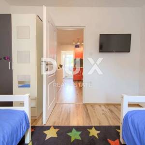 OTOK KRK, VRBNIK - kuća s dva odvojena apartmana