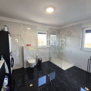 Otok Krk, Vrbnik, kuća s pogledom na more, 152m2, terasa