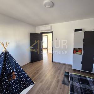Otok Krk, Vrbnik, kuća s pogledom na more, 152m2, terasa