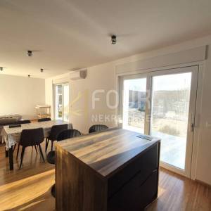 Otok Krk, Vrbnik, kuća s pogledom na more, 152m2, terasa