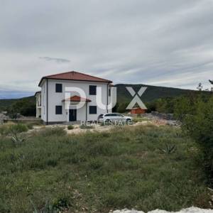 OTOK KRK, VRBNIK - lijepa samostojeća kuća sa velikom okućnicom