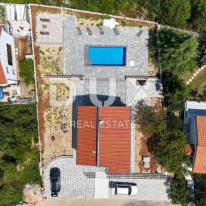 OTOK KRK, VRBNIK - Luksuzna vila s bazenom i pogledom na more