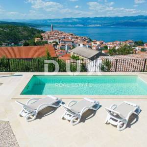 OTOK KRK, VRBNIK - moderna vila s panoramskim pogledom na more