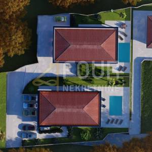 Otok Krk, Vrbnik, novogradnja, 111.30m2, 2s+db, terasa, okućnica i bazen