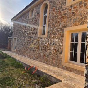 Otok Krk, Vrbnik - okolica, novogradnja, kamena kuća s bazenom