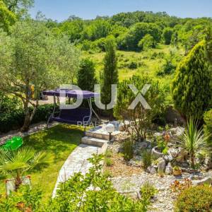 OTOK KRK, VRBNIK (okolica) - PRILIKA! Kuća s bazenom i jacuzzijem