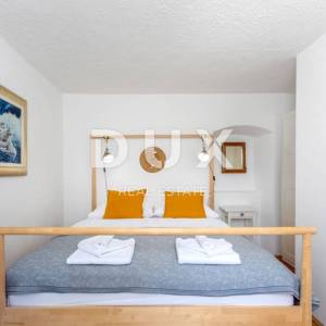 OTOK KRK, VRBNIK (okolica) - PRILIKA! Kuća s bazenom i jacuzzijem