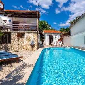 OTOK KRK, VRBNIK (okolica) - PRILIKA! Kuća s bazenom i jacuzzijem