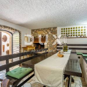 OTOK KRK, VRBNIK (okolica) - PRILIKA! Kuća s bazenom i jacuzzijem
