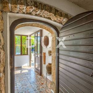 OTOK KRK, VRBNIK (okolica) - PRILIKA! Kuća s bazenom i jacuzzijem